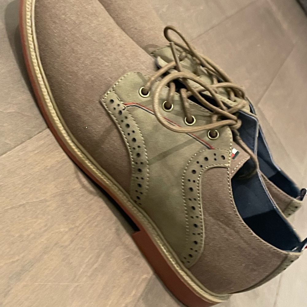 Tommy Hilfiger boys dress shoes sz 5